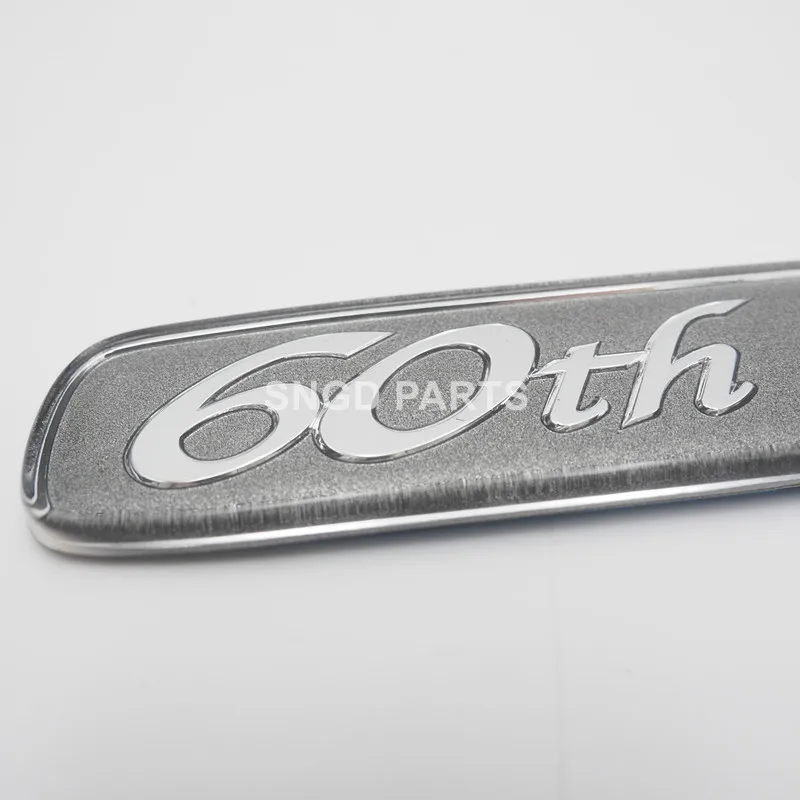   2022年記念プレート 2007 - 2022 TOYOTA LAND CRUISER 60TH ANNIVERSARY QUARTER