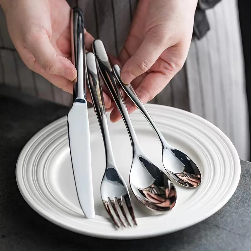 Set di posate da 4 pezzi, coltello, forchetta e cucchiaio in acciaio inossidabile 304 ispessito, posate da ristorante di lusso leggero. - immagine 2