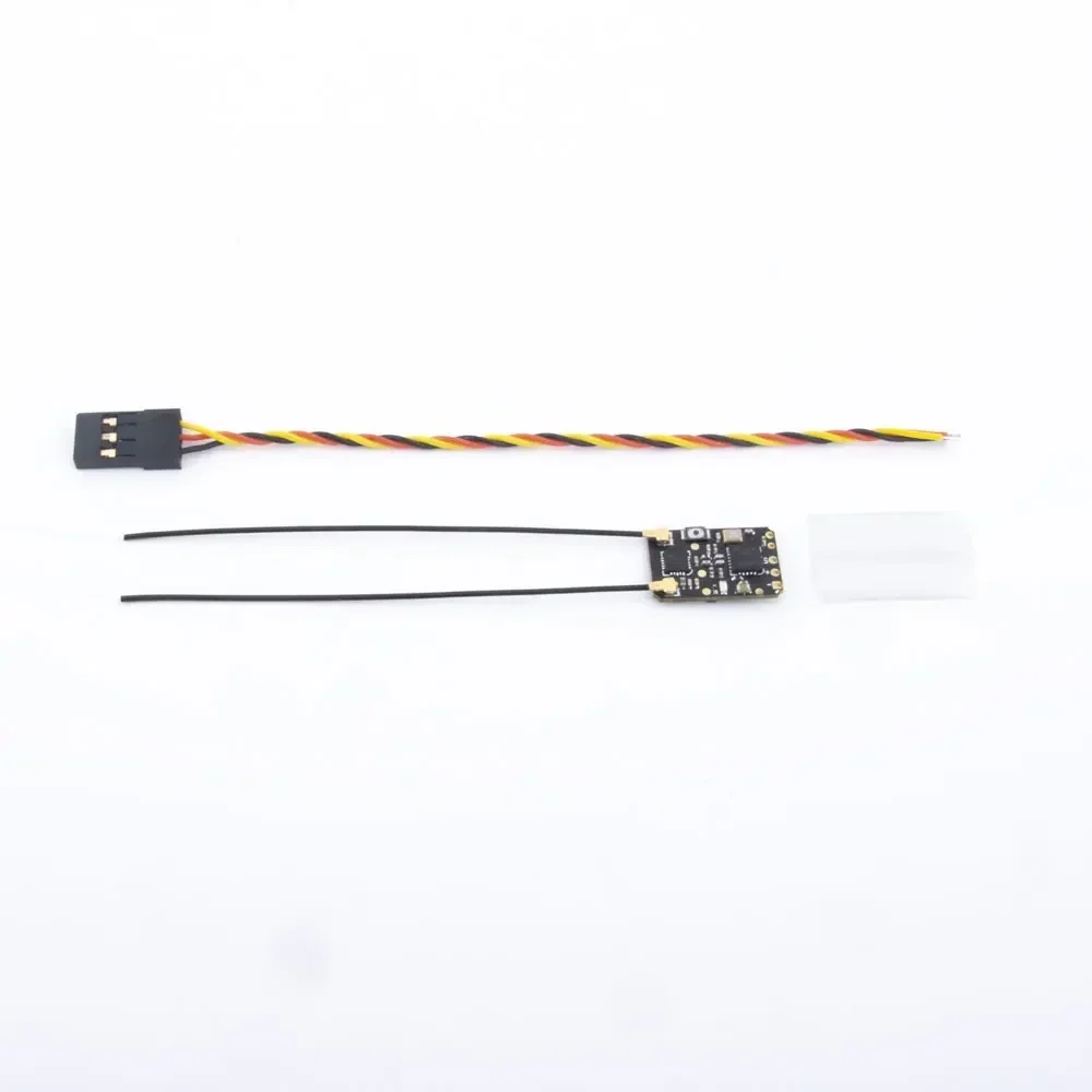 Récepteur Radiomaster R88 V2 installé dans un drone FPV avec câbles de liaison