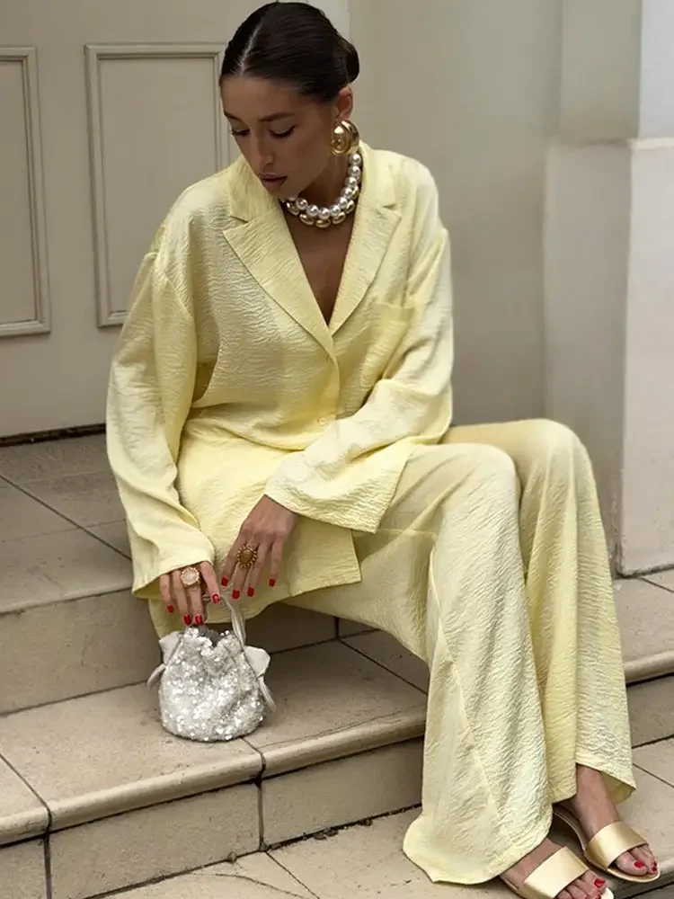 Ensemble Deux Pièces Femme Avec Haut Manches Longues Col En V Et