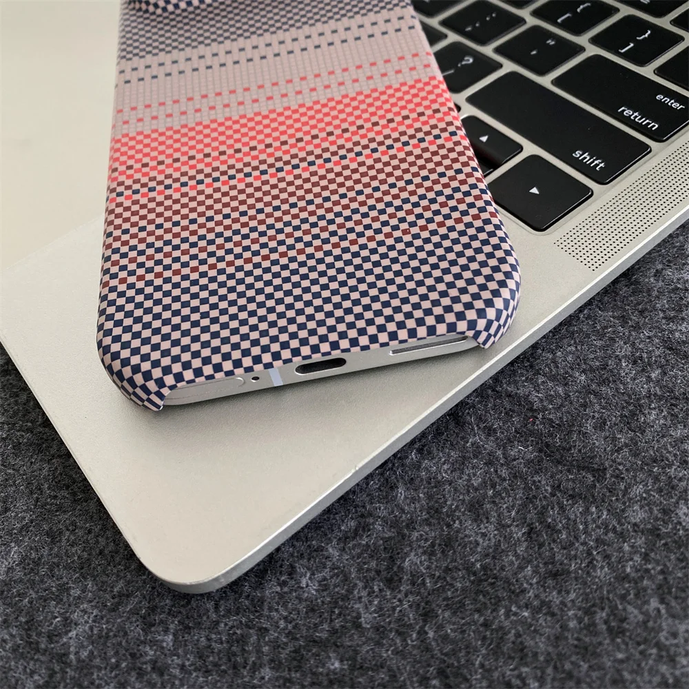 Luxury Colorful Kevlar Pattern Magnetic Phone Case with Magsafe Wireless Charging Capability
