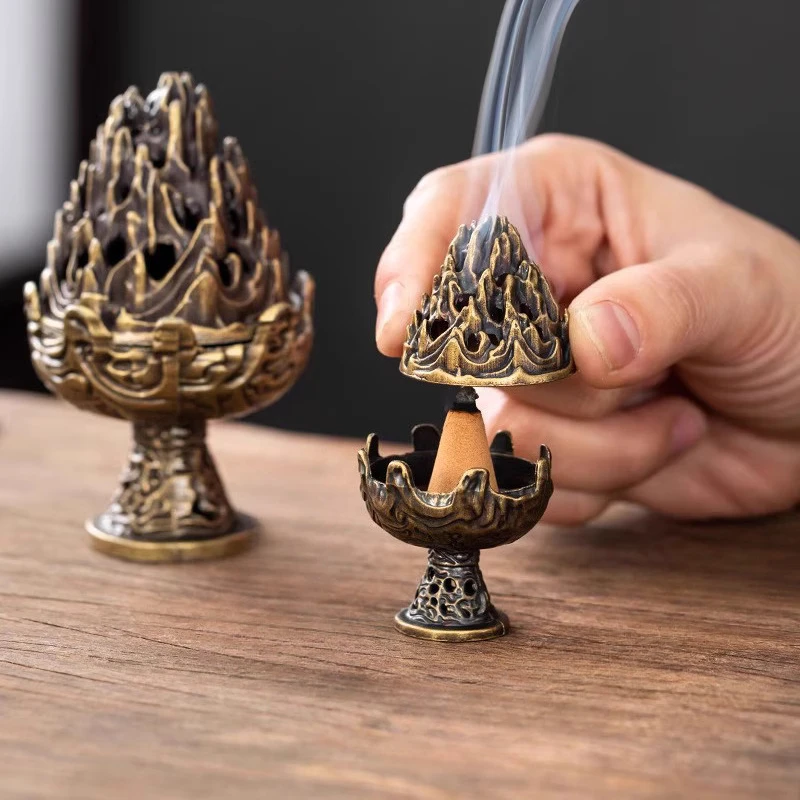 Creative Mini Aromatherapy Furnace, Home Indoor Ceremony Decorations, Chinese style Metal Boshan Shape Small Incense Burner, 1Pc