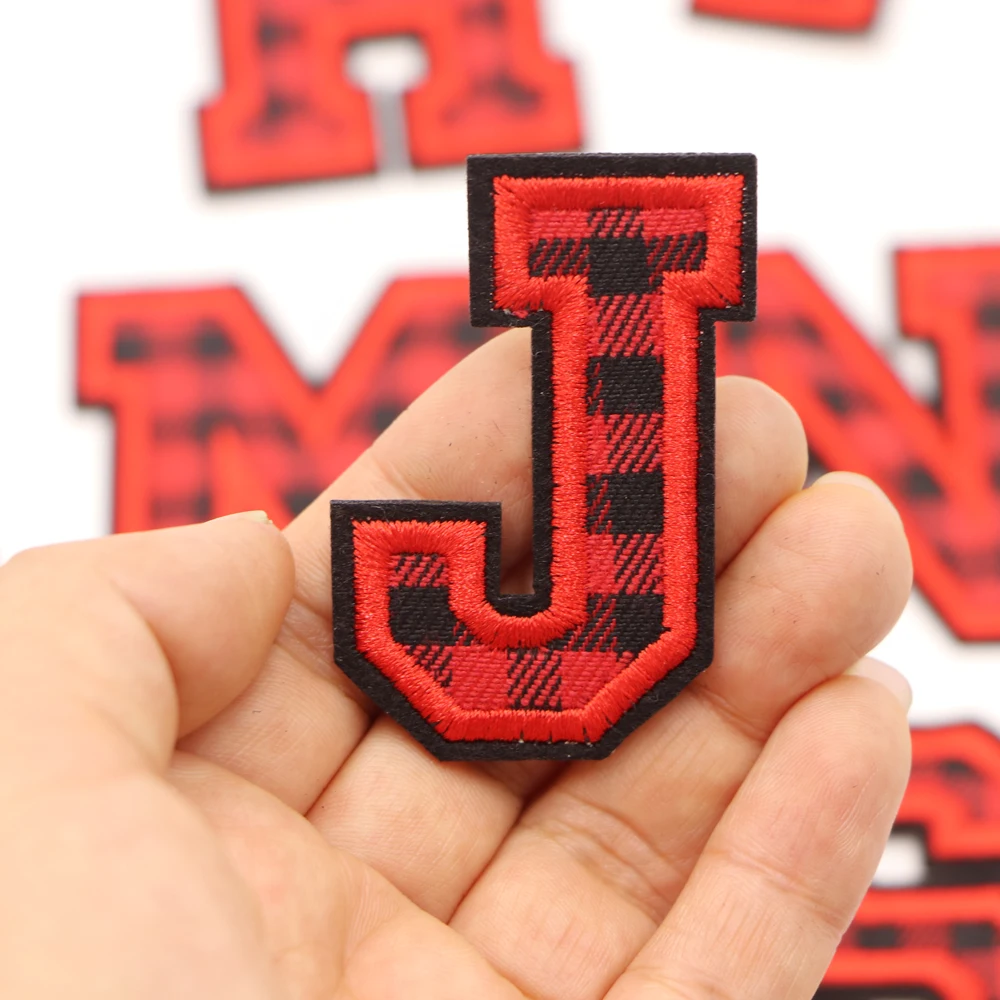 1PC Weihnachten Rot Überprüfen Bestickt Eisen Auf Nähen Auf Patch Applique Diy Name Abzeichen Alphabet Patches Für Kleidung Tasche zubehör – Detail 13