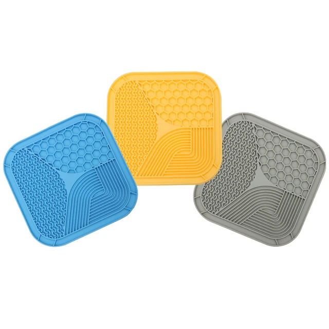 Licking Mat Slow Feeder for Dogs and Cats, Premium Lick Pad with Suction Cup Dog Licking Mat Slow Eating Anti-choking Mat 3