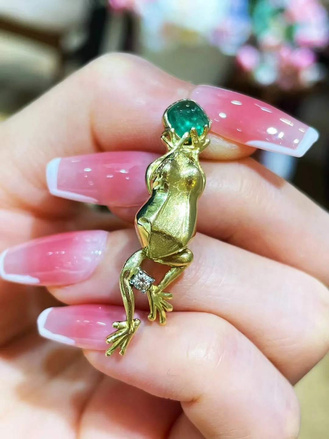 Sae8028b5495e4f3e987bedcc511eadf3Y cute romantic frog brooch 18K yellow gold with emerald and diamond genuine luxury jewelry unisex men women jewelry