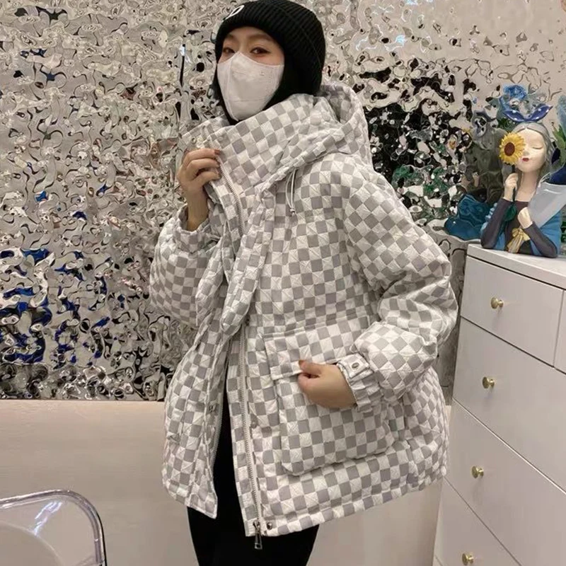 

Модная клетчатая куртка на белом утином пуху, зимняя утепленная свободная пуховая куртка с капюшоном, женское лоскутное повседневное пуховое пальто с карманами