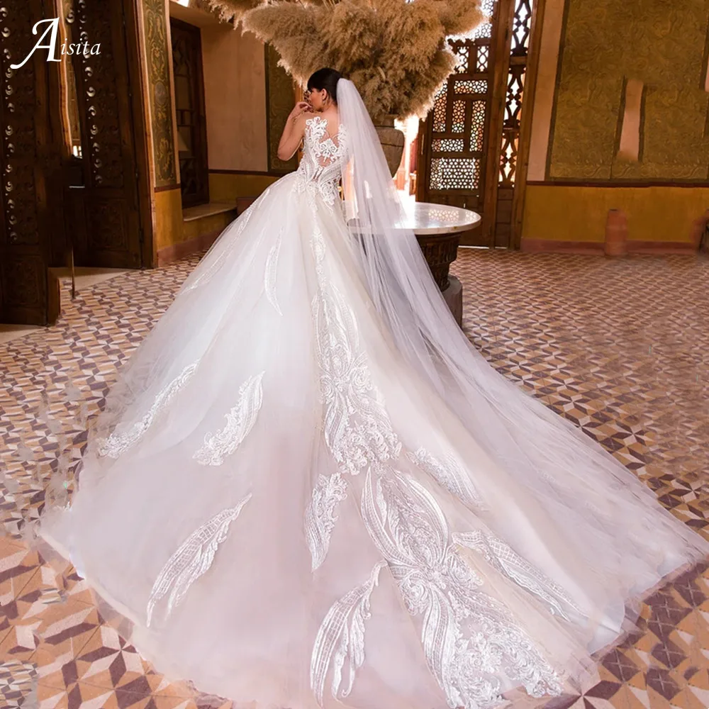 LuxuryBallGownBridalGownsWithLaceEmbroideryDelicateChest