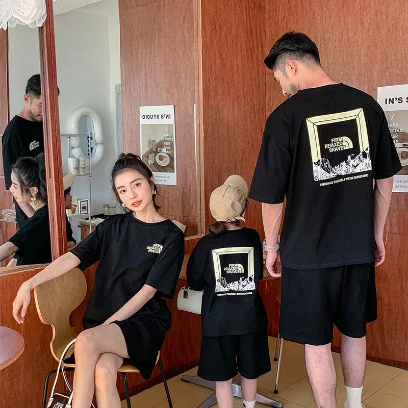 

Family Matching Set Clothes Mommy and Daughter Same Two Piece Outfit Dad Son Clothing Sets Korean 2023 Parent-child Coordination