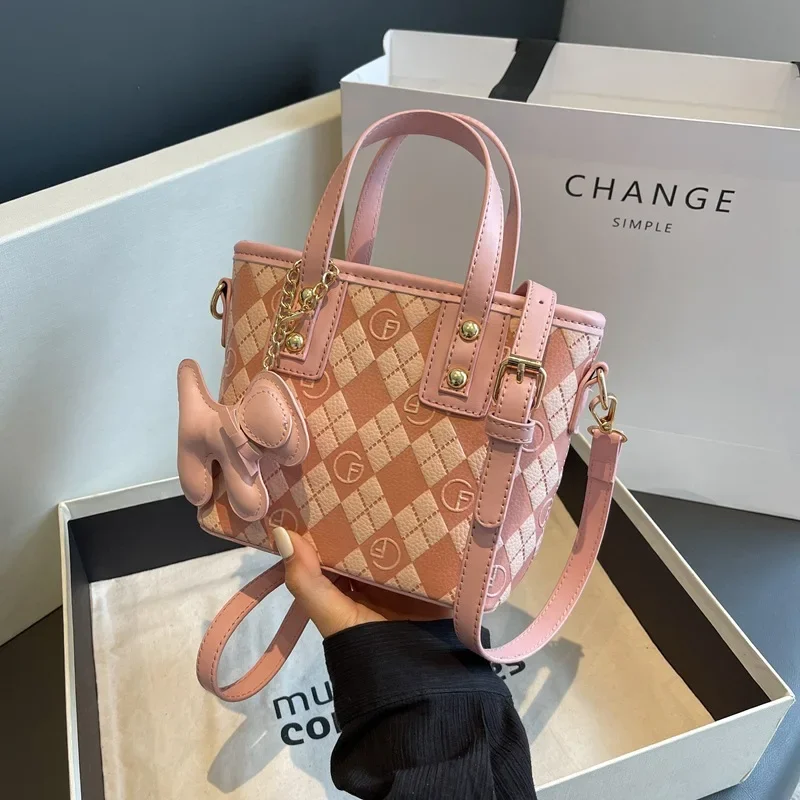 Niche Color Matching Diamond Quilted Handbag Female 2024 New Simple Fashion Bucket Casual All-Match Messenger Bag