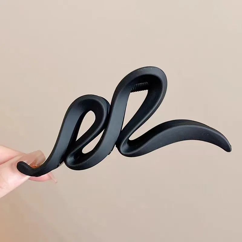 Elegant 13cm Matte Acrylic Wave Hair Claw Clip - 4 Chic Colors