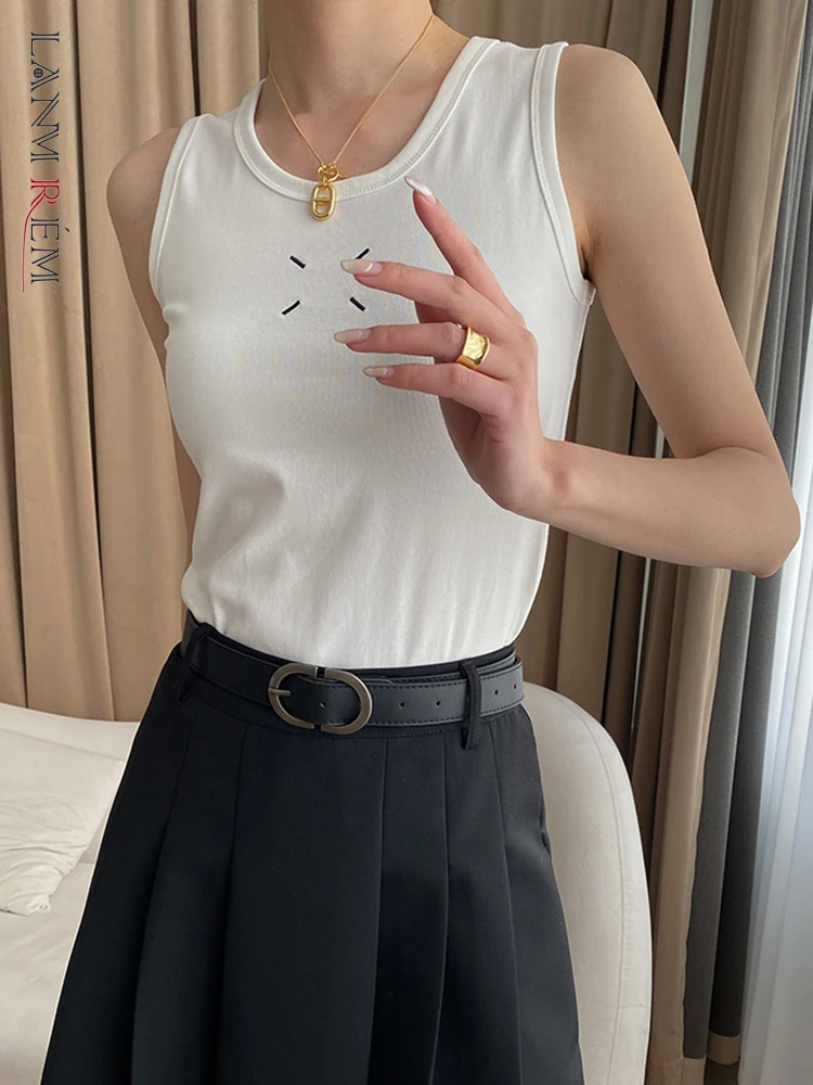 

[LANMREM] Fashion Office Lady Bottoming Vest For Women 2024 Spring New Solid Round Neck Sleeveless Elegant Slim Female Tops