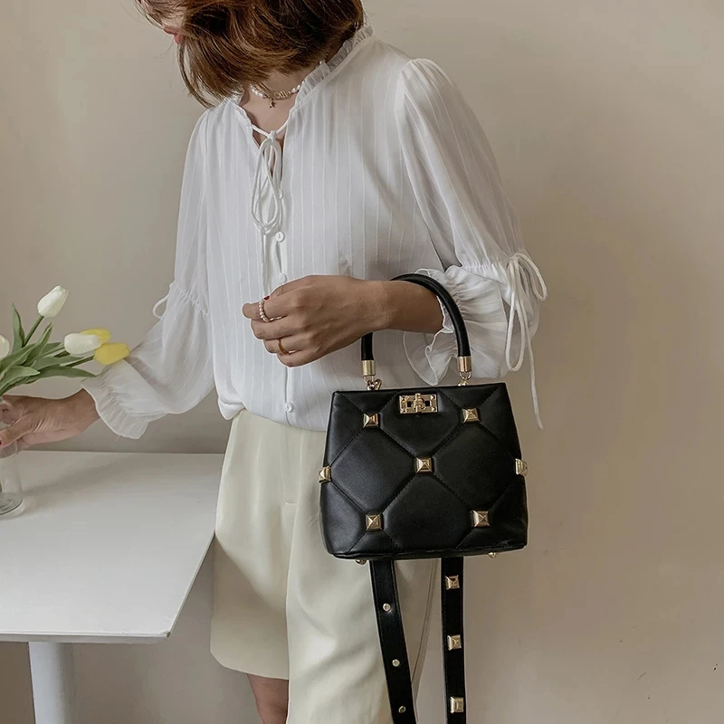 Fashion Rivet Shoulder Bag 2021 New Trend Women's Handbag High-quality Wild Crossbody Bags Purse Luxury Brand Female Phone Pack