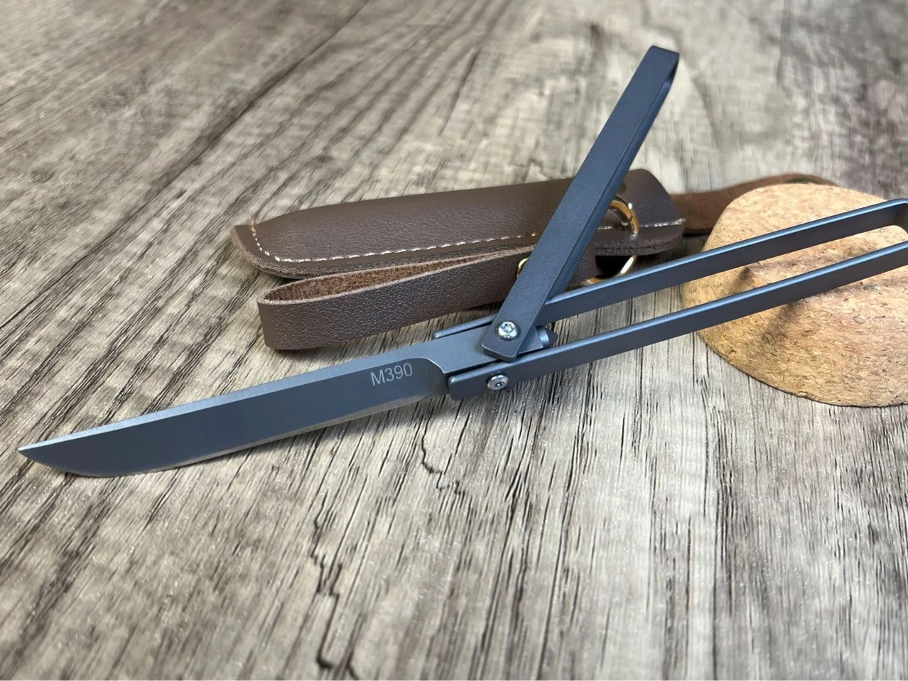 Description Picture 3 of item2 In 1 Mini Folding Knife , Rotatable Window Breaker,Outdoor Survival Pocket Knives Gear EDC Self Defense Tools Foldable Knife