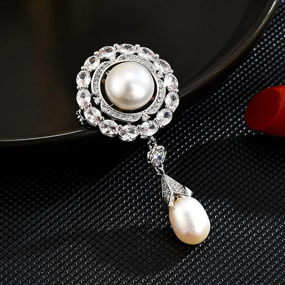 

Crystal Rhinestones Flower Brooch Pin Floral Simulated Pearl Brooches for Women Bouquet Sweater Scarf Wearing Accessories