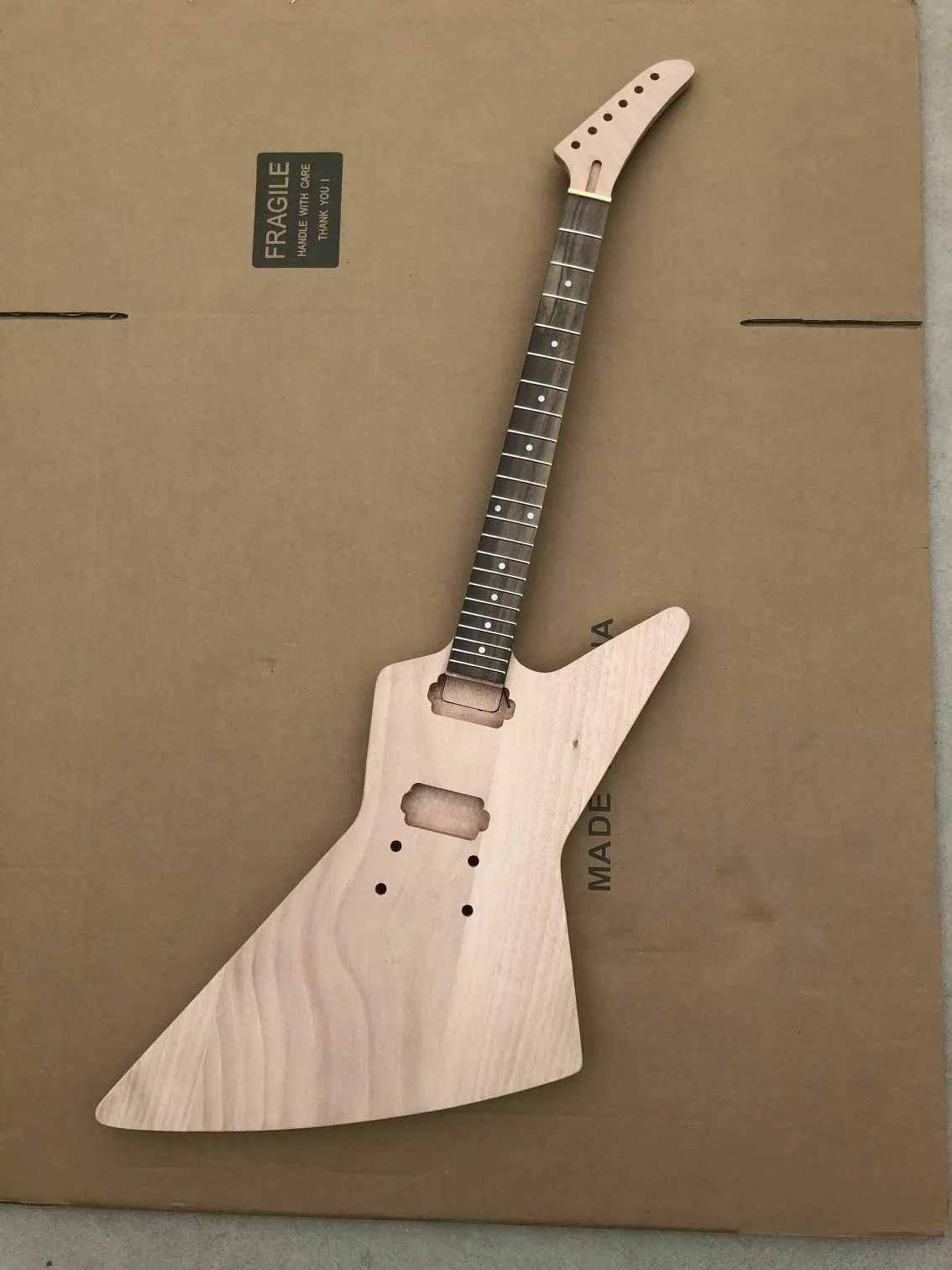 

1Set guitar Kit Guitar neck 22fret Guitar Body Banana Head Dot Inlay Set in Heel TZ21