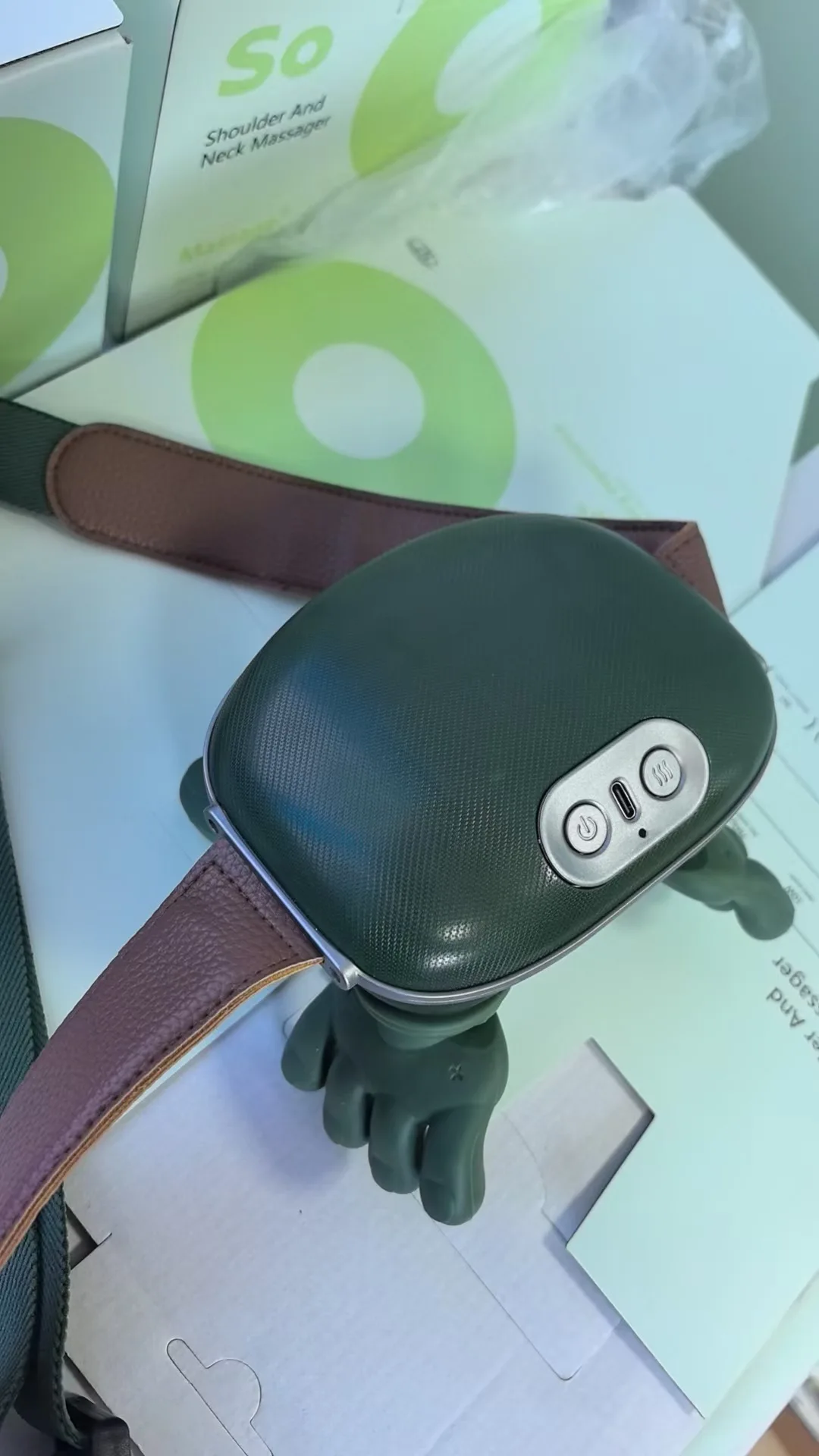 Wireless Neck And Shoulder Massager With Heat For Pain Relief_voghion.com