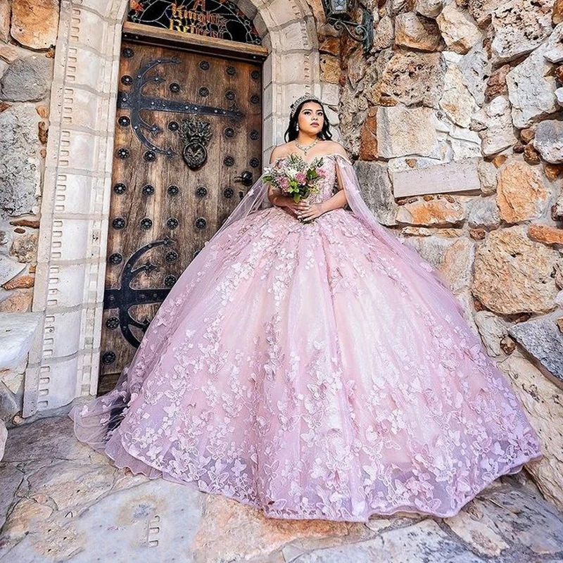 

Pink Sweet 16 Quinceanera Dress with Cape 2024 Off Shoulder Butterfly Appliques Bow Princess Party Gown Vestidos De 15 Años