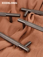 มือจับตู้ KEDLO ทำจากทองเหลืองแท้ ดีไซน์หรูหรา ลายขัดเงา สำหรับตู้เสื้อผ้า ตู้ครัว ลิ้นชัก สี Gunmetal 1