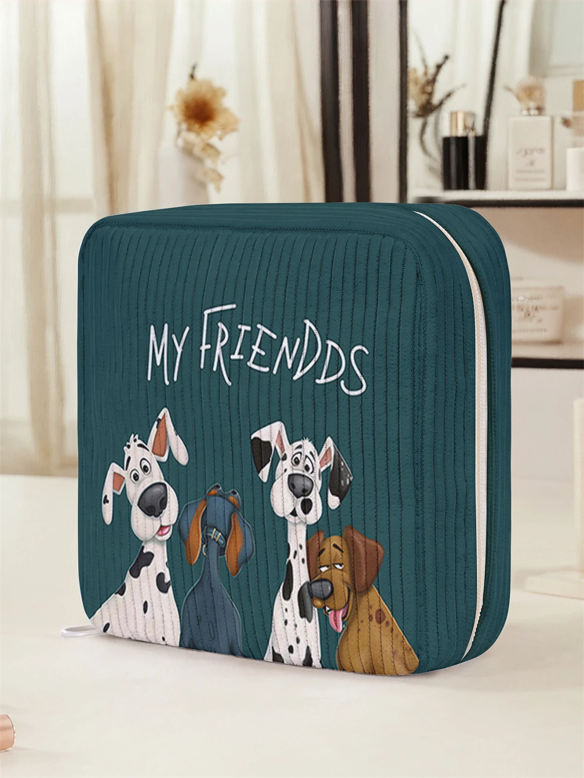 Cartoon dog pattern printed sanitary napkin storage bag, women's lightweight tissue bag, sanitary tissue bag