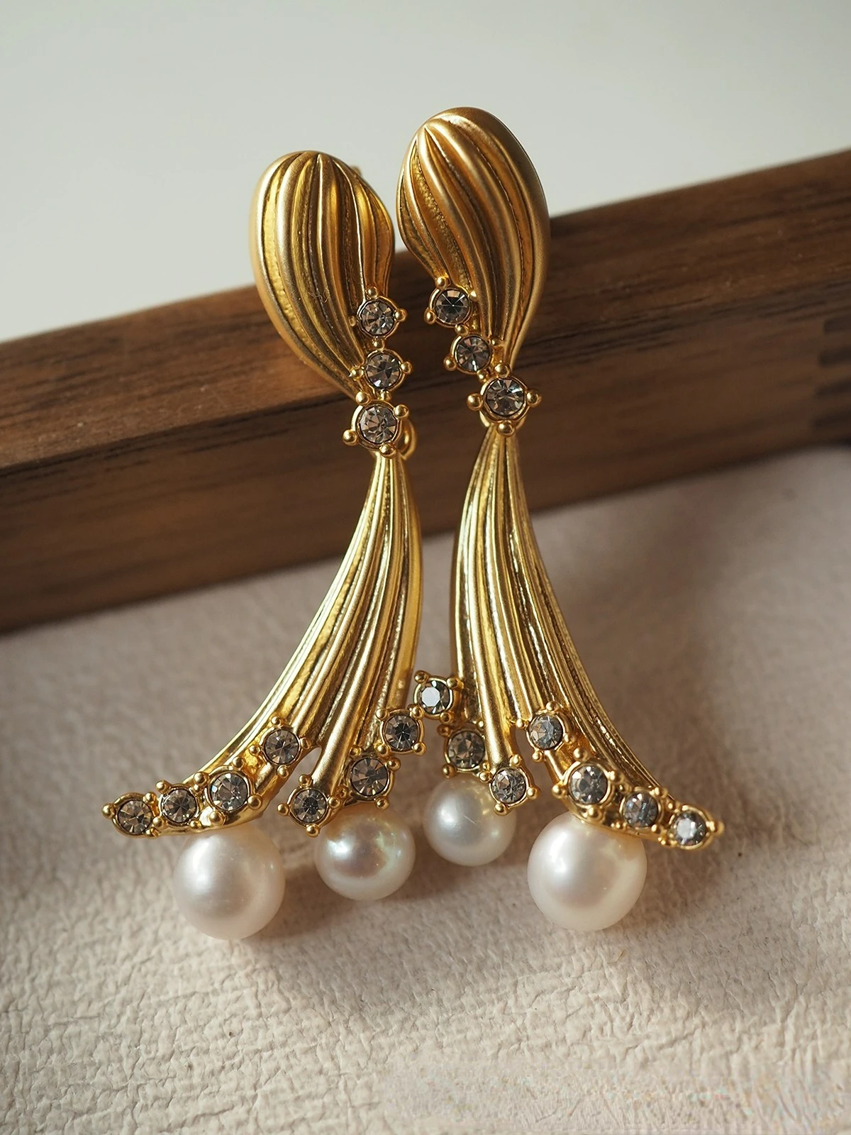 

Personalized Ear Clip Earrings Vintage Jewelry Style Natural Pearl Tassel Earrings