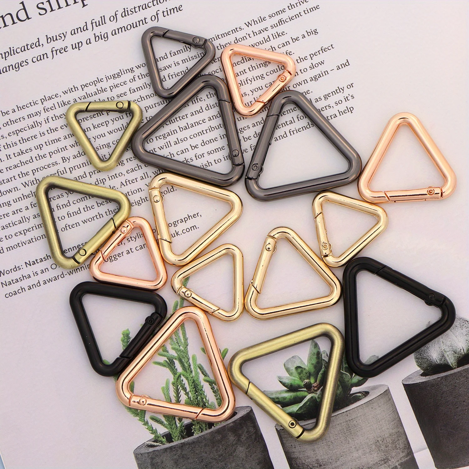 Triangle Hook Triangular Key Ring Triangle Key Ring In NERO