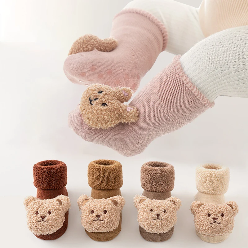 

Носки для новорожденных с мультяшными животными для мальчиков и девочек, зимние мягкие хлопковые нескользящие носки с медведем на нескользящей подошве для новорожденных, утепленные детские носки