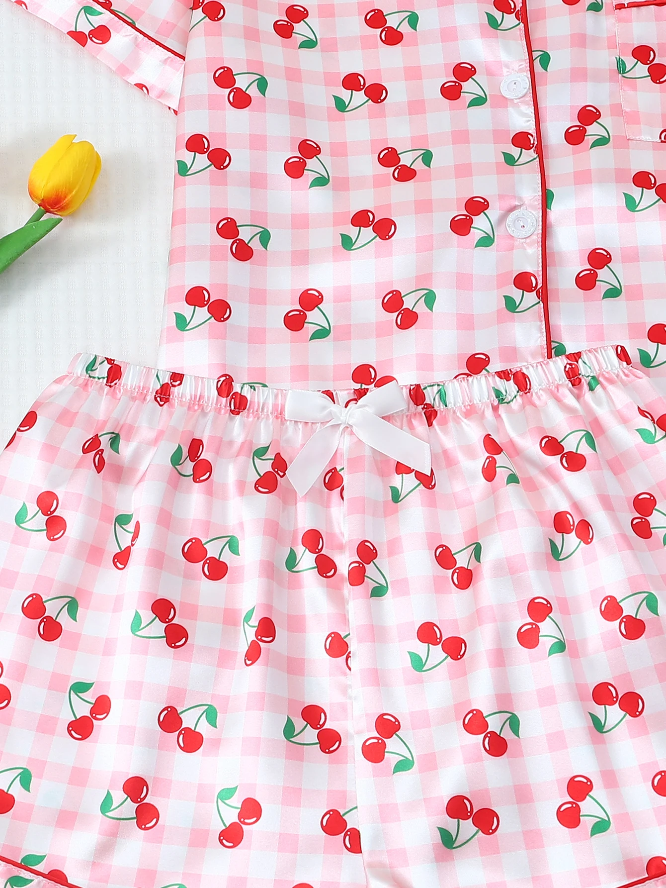 Conjunto de pijama de cetim de 2 peças com estampa de cereja xadrez rosa e branco, shorts de manga curta, pijama feminino, conjunto de loungewear adequado para uso doméstico 6
