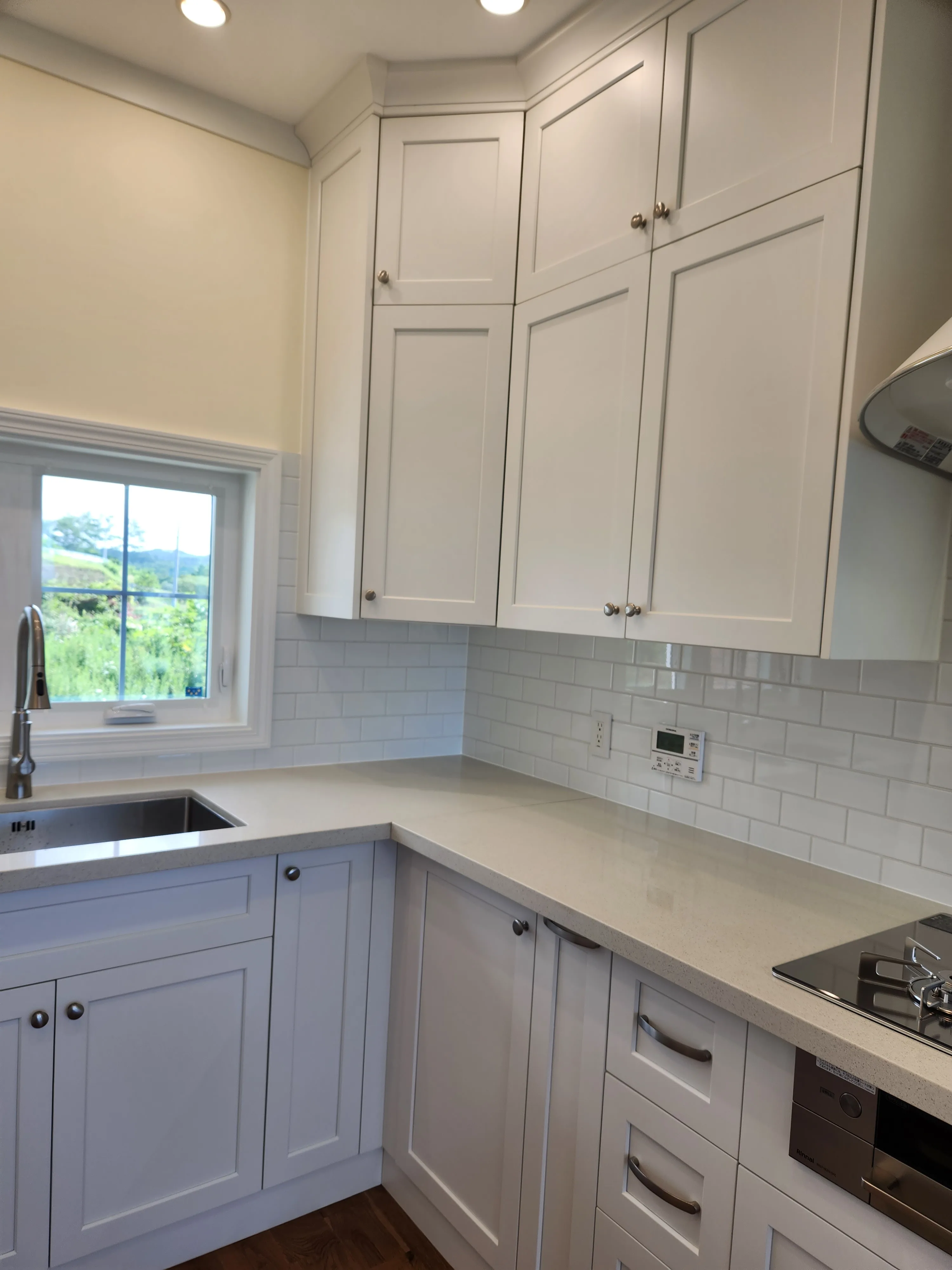 High Quality Solid Wood Style Shaker Doors Kitchen Cabinets 5