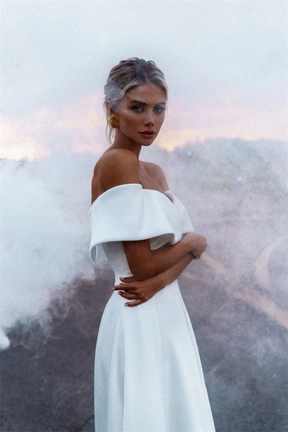 Elegant Boat Neck Off Shoulder Satin Simple Wedding Dresses 2024 Criss-Cross A-line Court Train Floor Length Bridal Gowns