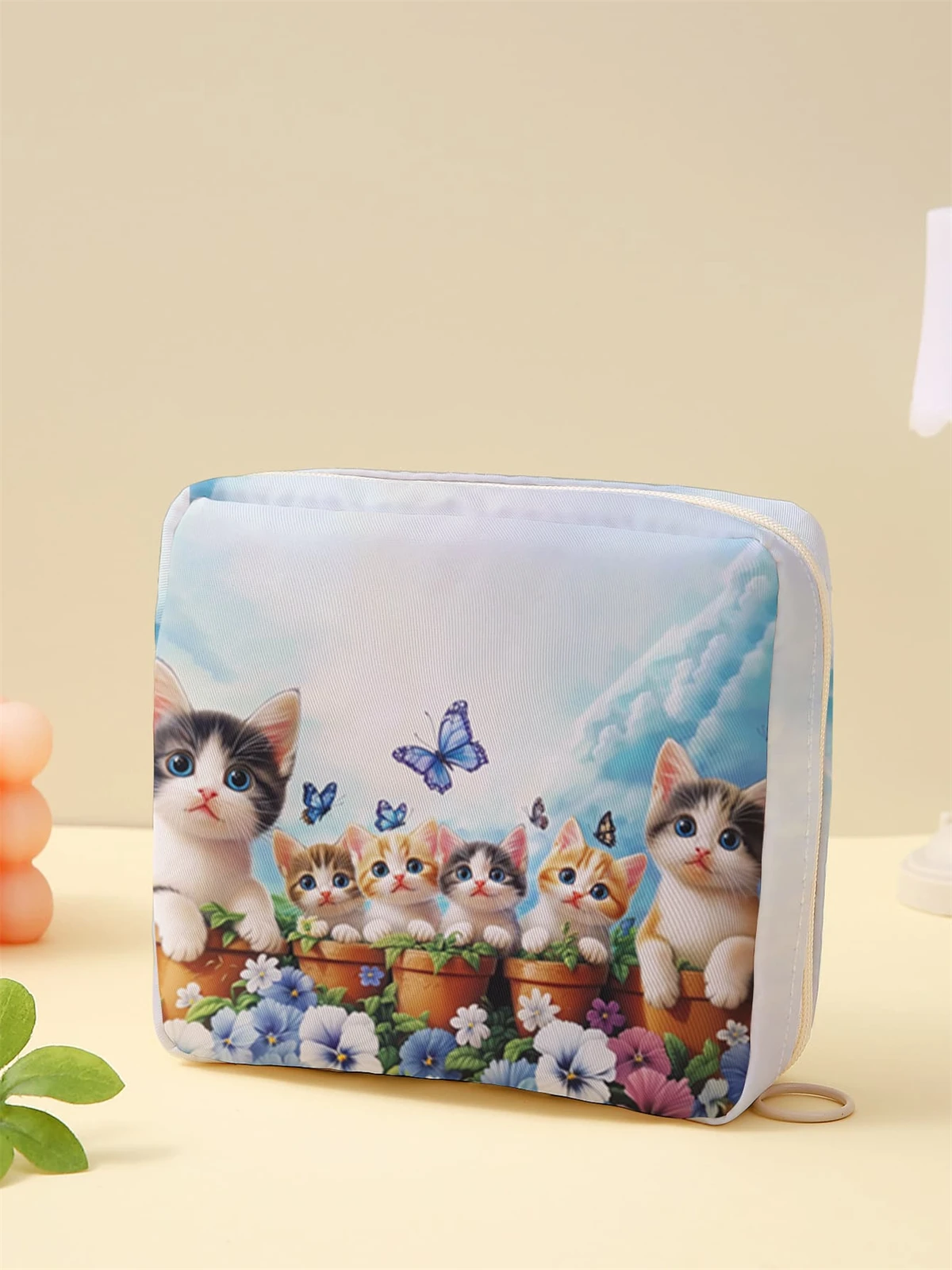 Cartoon cute cat pattern printed sanitary napkin storage bag, women's lightweight tissue bag, sanitary tissue bag