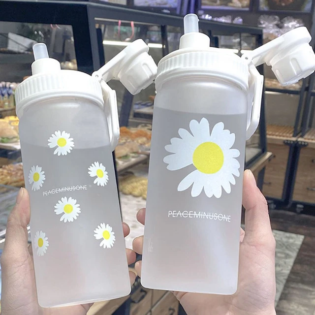 Daisy Water Bottle, Plastic White Flowers Pattern Indoor Outdoor