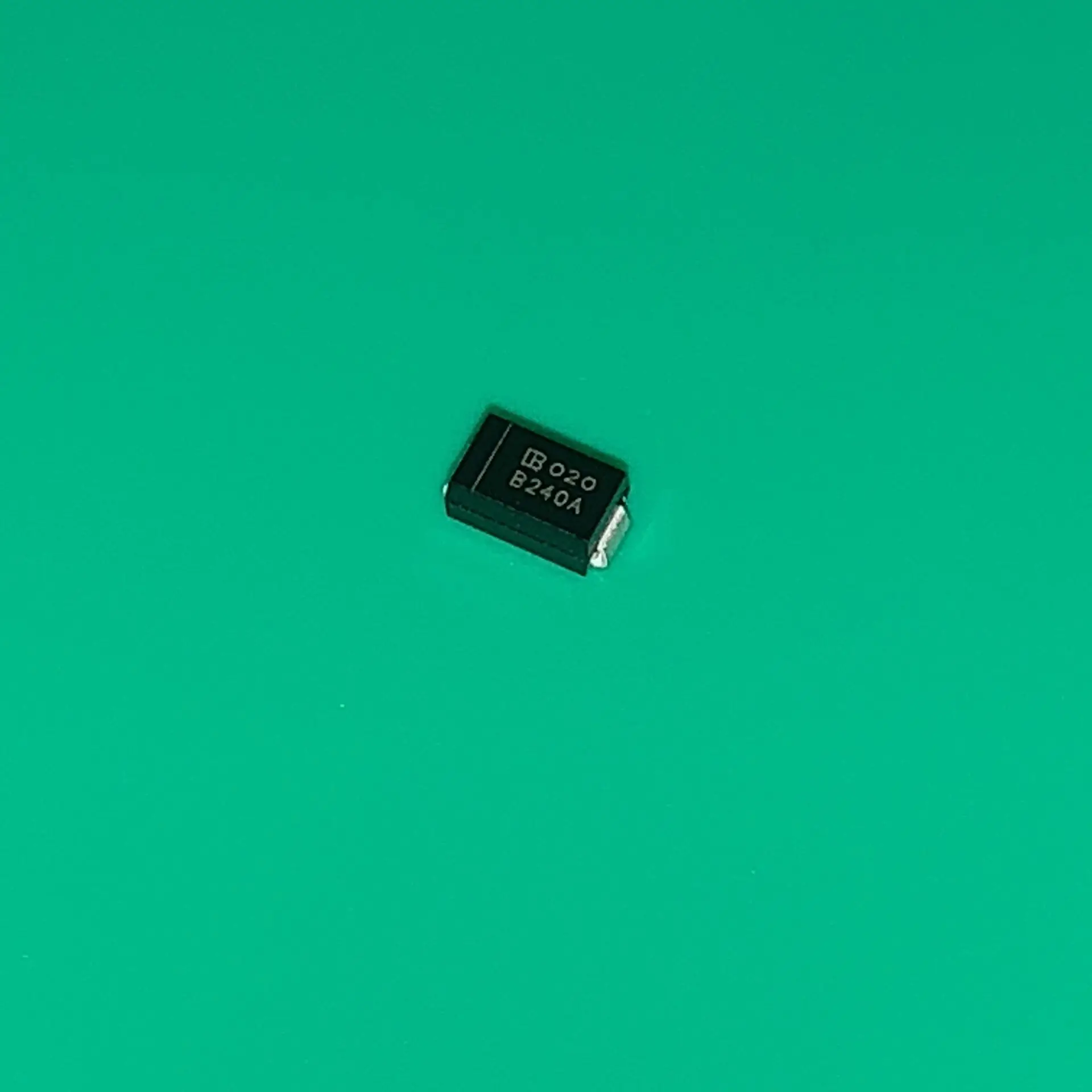 

10 шт./партия CD214A-B240LF SMA DO214AC CD214A-B240 LF 240L DIODE SCHOTTKY 40V 2A B240LA B240L B240A CD214AB240LF CD214 A-B240LF 8240
