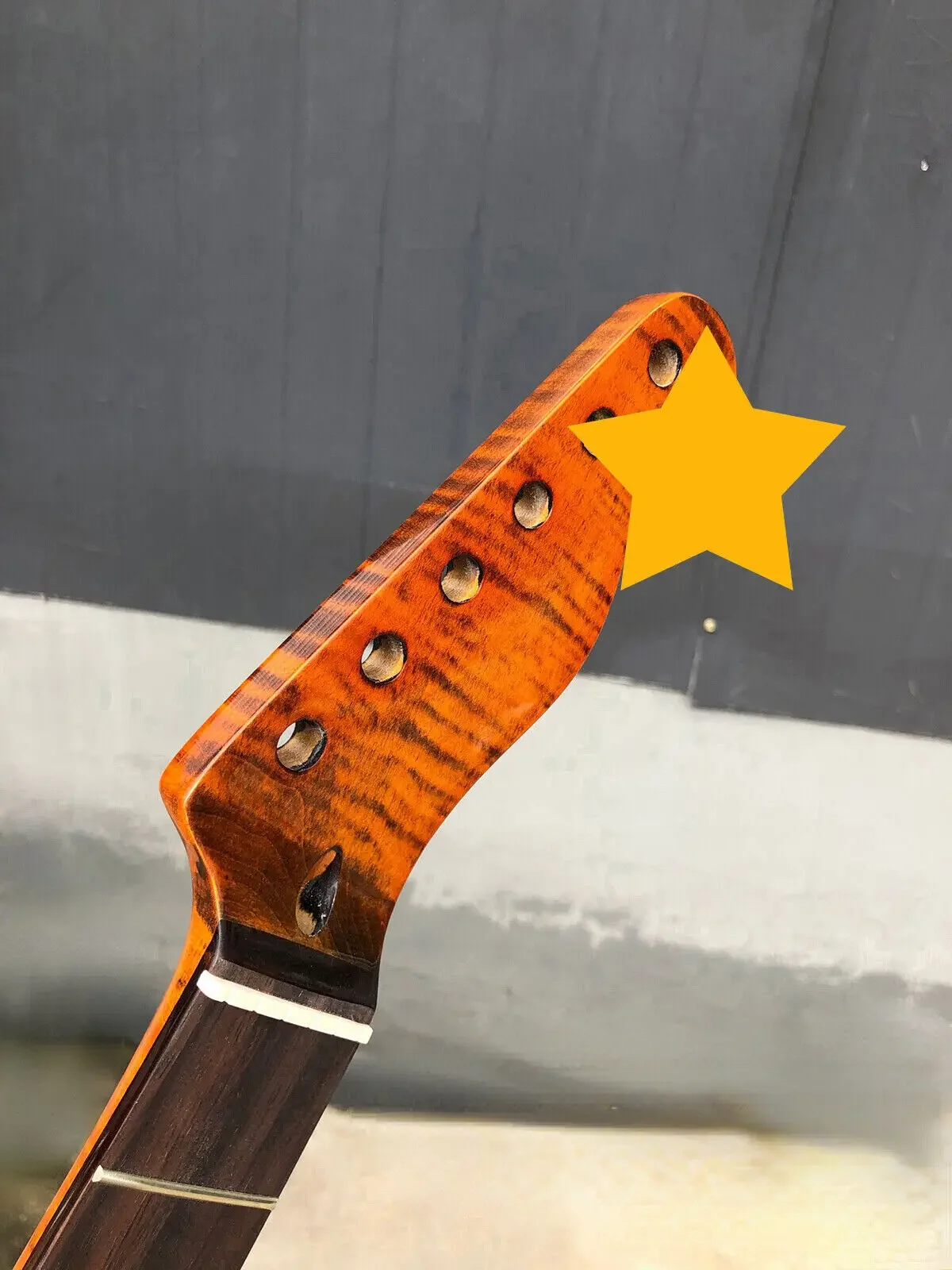 

Finished Flame Maple Guitar Neck 22 Fret 25.5 Inch Replacement Head Dots Inlay Yellow Glossy Paint Bolt on Heel High Quality