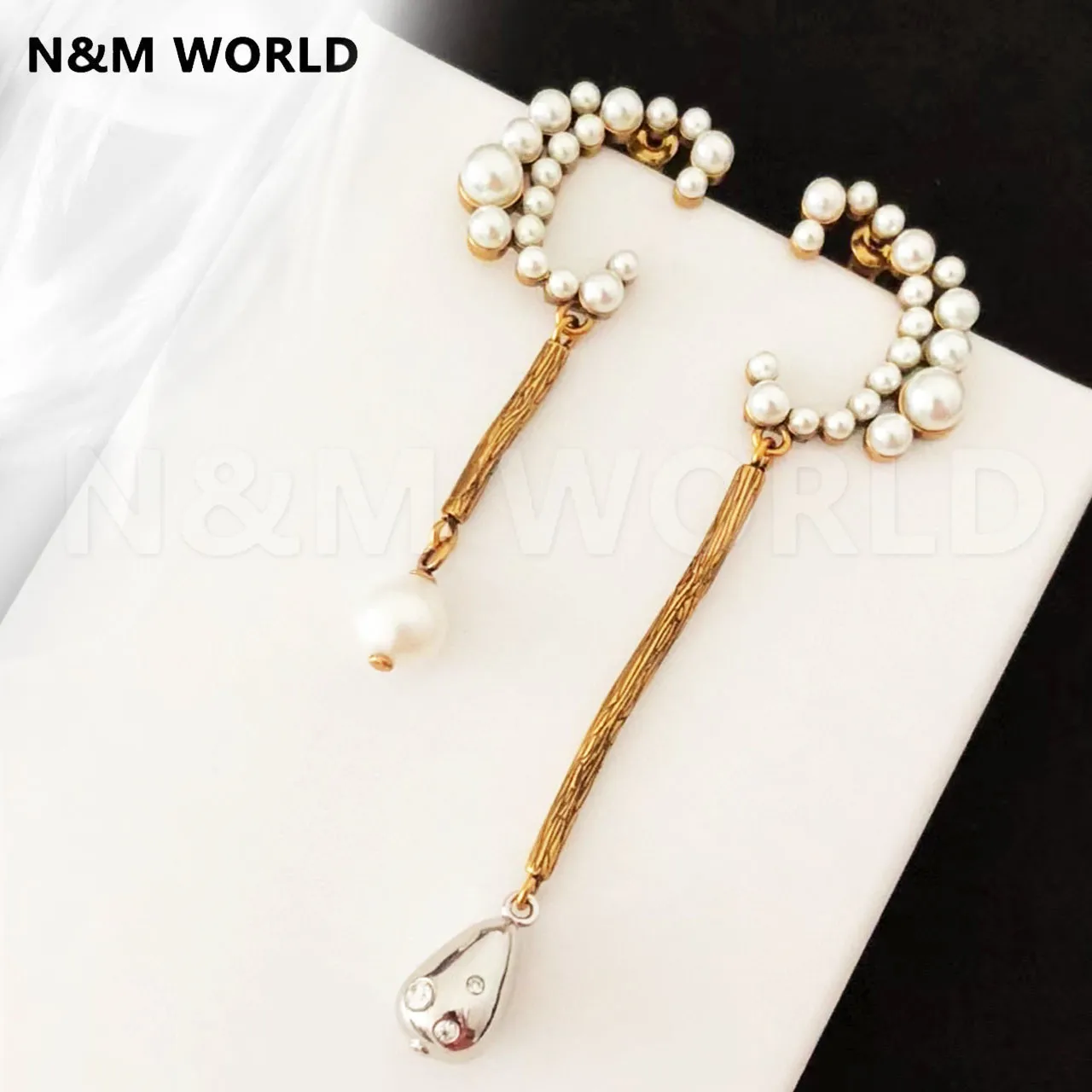 

2022 New Style Inlaid Pearl Moon Shaped Asymmetric Earrings For Women's Party Wedding Jewelry Gift