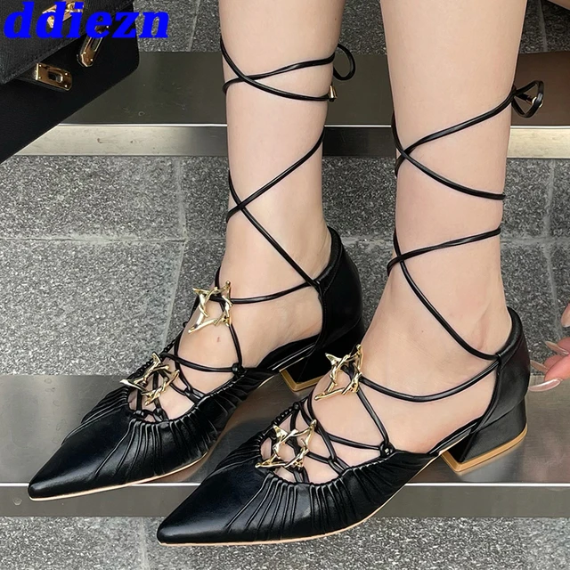 Zapatos de tacón bajo negros para mujer, sandalias diseñador de lujo, a la moda, de Metal, con punta cruzada, 2023 - AliExpress