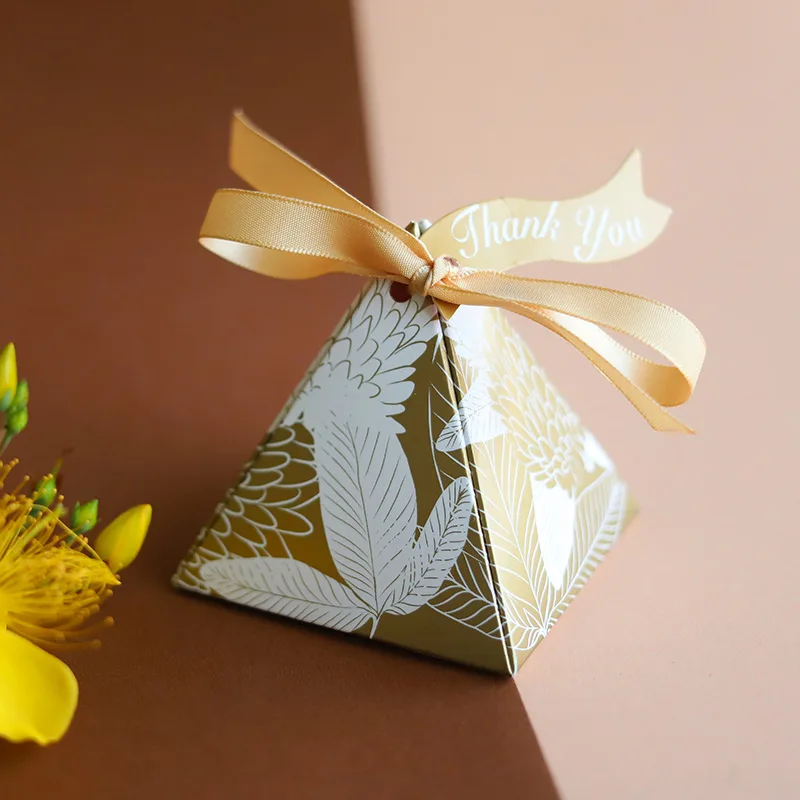 50/20 Pz Scatola Di Caramelle Di Nozze D'Oro Piramide Triangolo Scatola Di Caramelle Di Nozze Scatola Regalo Di Nozze Scatola Vuota Di Cartone
