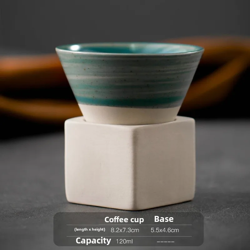 قطعة واحدة من كوب الإسبريسو السيراميكي