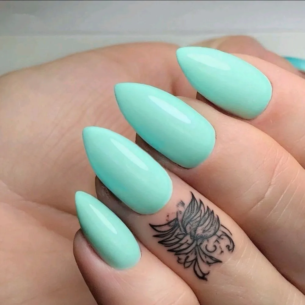 반짝 이는 와인 레드 거짓 손톱 가짜 손톱에 인공 프레스 짧은 스틸레토 DIY 레이디 손톱 아트 손가락 끝 매니큐어 도구 24Pcs