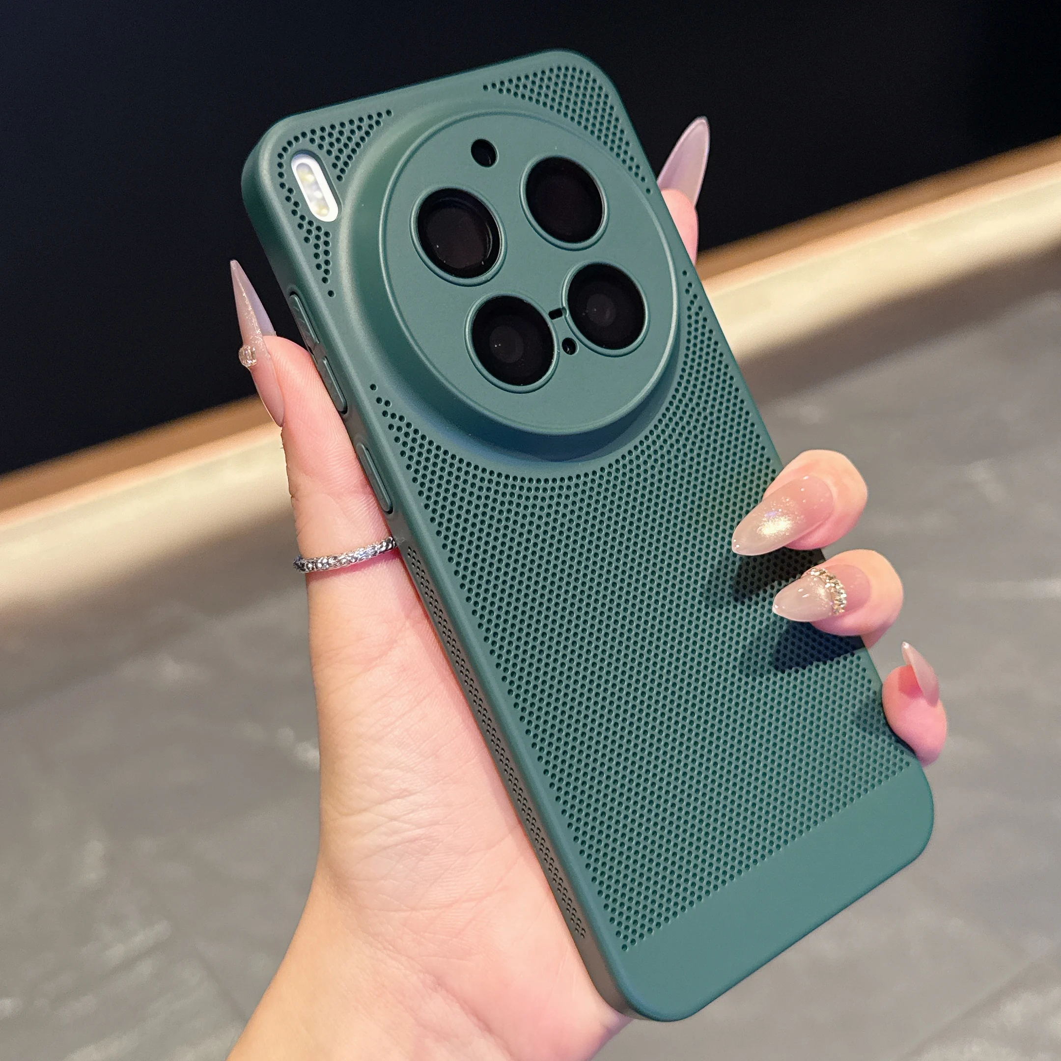 Breathable Mesh Cooling Heat Dissipation Matte PC Case with Glass Lens Protection
