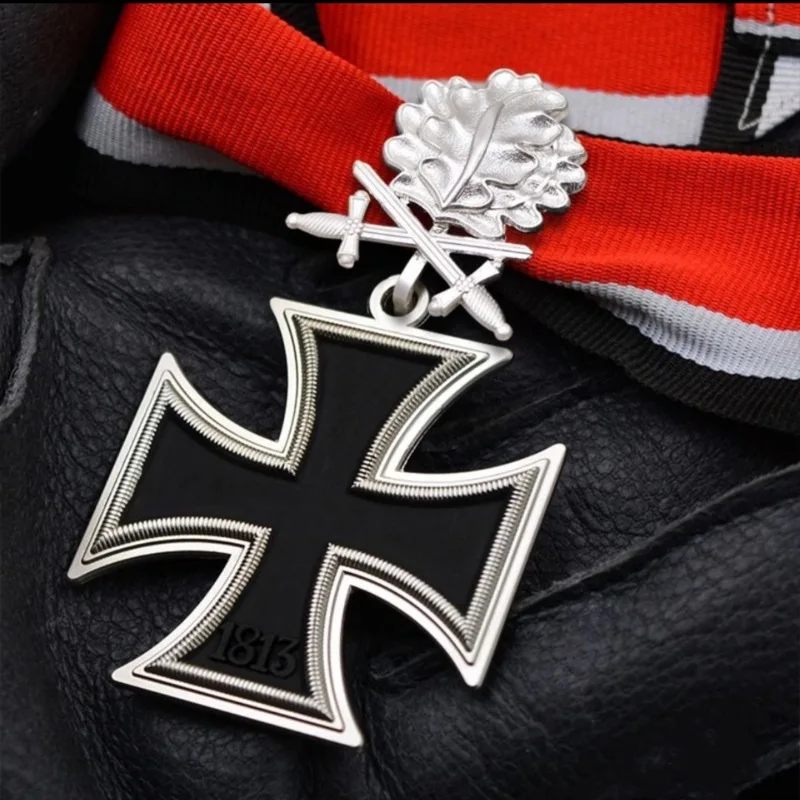 Medal Badge German Badges Iron Cross Badge Knight Medal with Diamond Inlaid