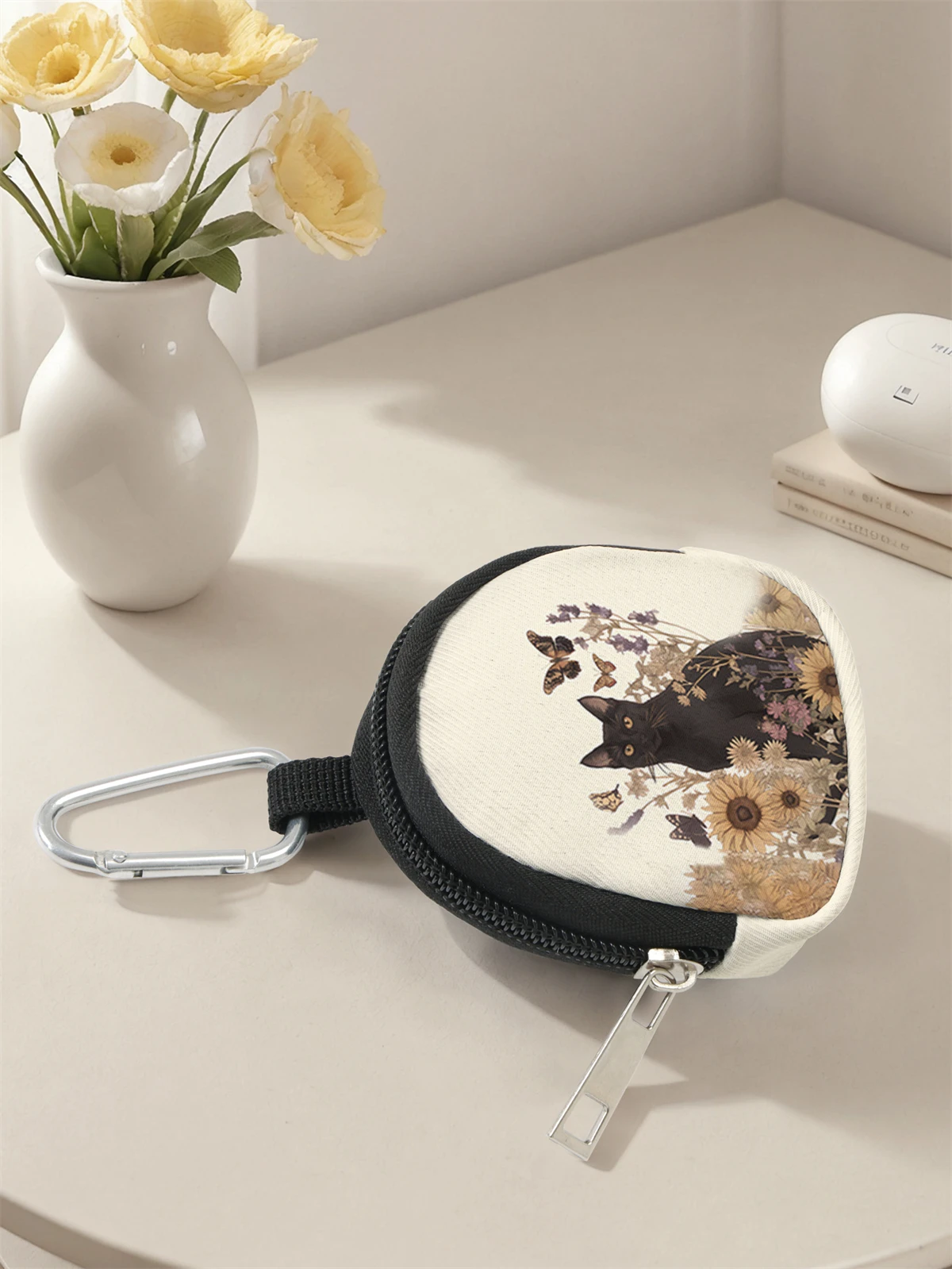 Black cat pattern printed mini wallet, zipper change bag with hook clip, headphone key bag, suitable for men and women