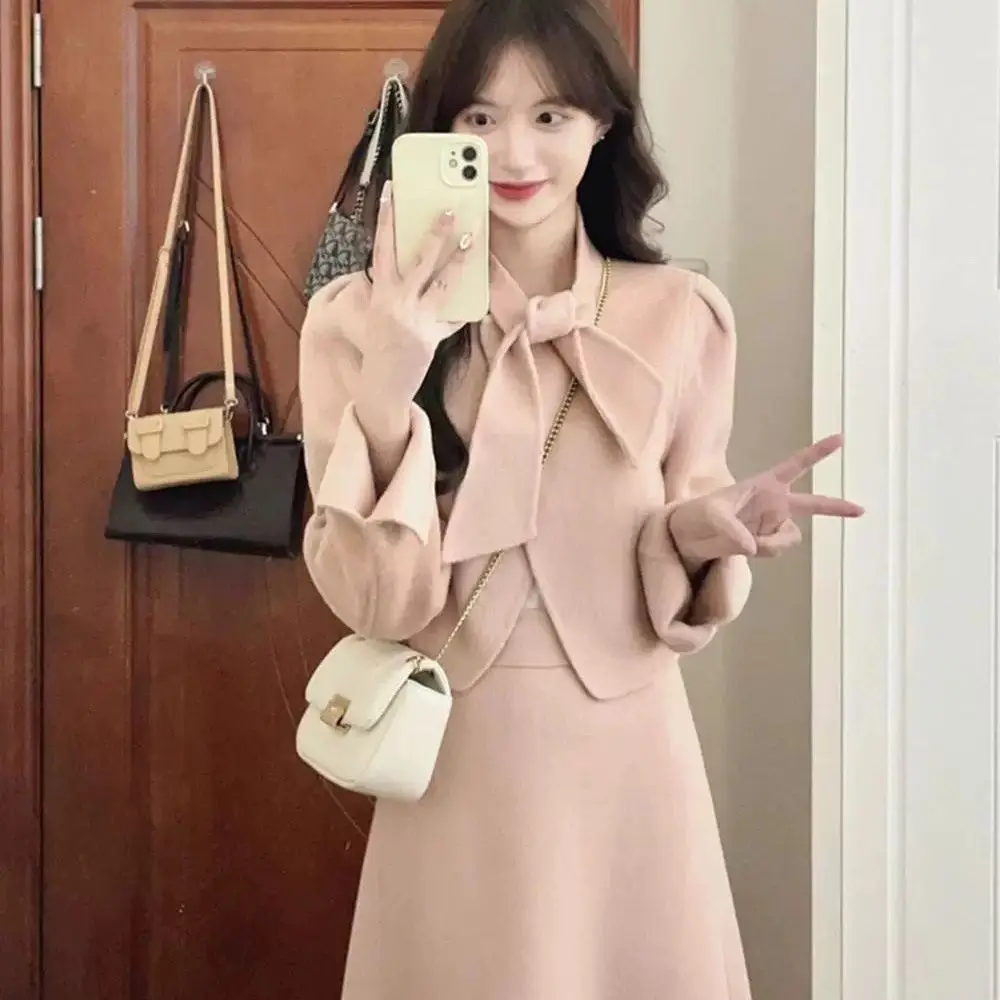 

UNXX 2023 New Arrival Sweet and Elegant Autumn/Winter Korean Style Pink Fragrance Style Wool Coat and Skirt Set High Quality Set