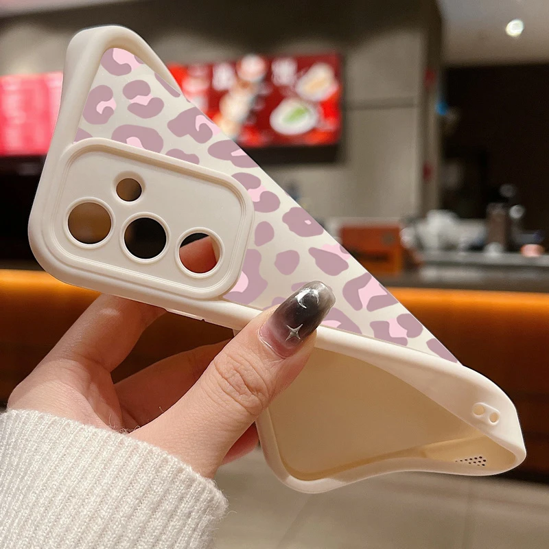 Stylish Leopard Print Phone Case - Ultra Protective and Trendy Design