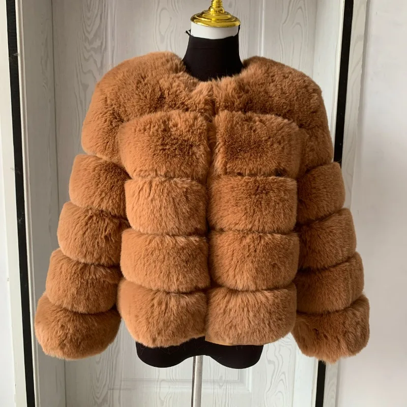 

2023 New Women Faux Fur Coat Super Hot Autumn Winter Women Short Faux Fox Fur Fluffy Jacket High Quality adies Furry Cozy Coats