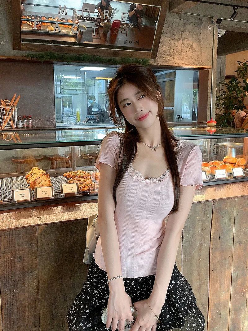Pure Desire 미적 레이스 트림 보우 반소매 티셔츠 여성의 새로운 여름 2024 자른 슬림 매끄러운 실루엣 U 넥 탑