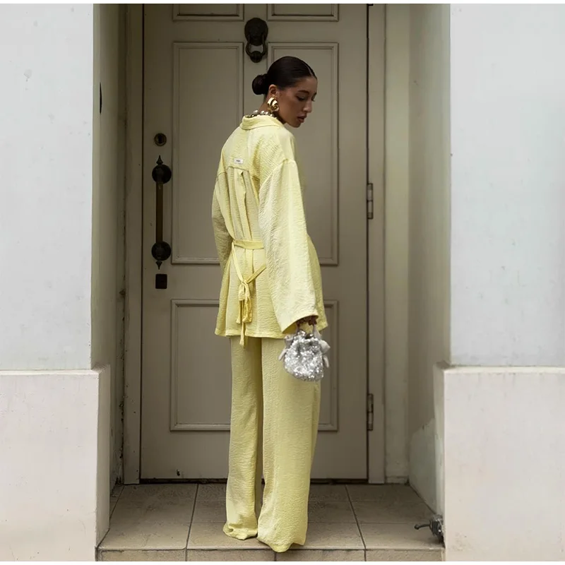 Übergroße strukturierte Hemdhose, 2-teiliges Set in Pastellgelb, lockere lange Hemden für Damen, weites Bein, Baggy-Hose, elegantes weibliches Outfit – Detail 4