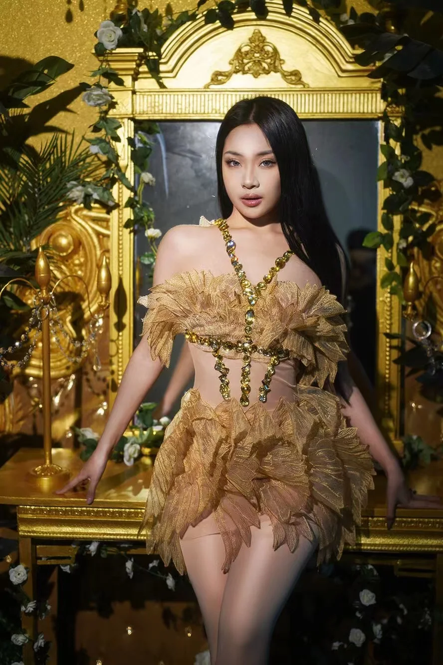 Women Evening Party Prom Birthday Celebrate Costume Sexy Stage Gold Crystals Performance Outfit Rhinestones Sleeveless Dress