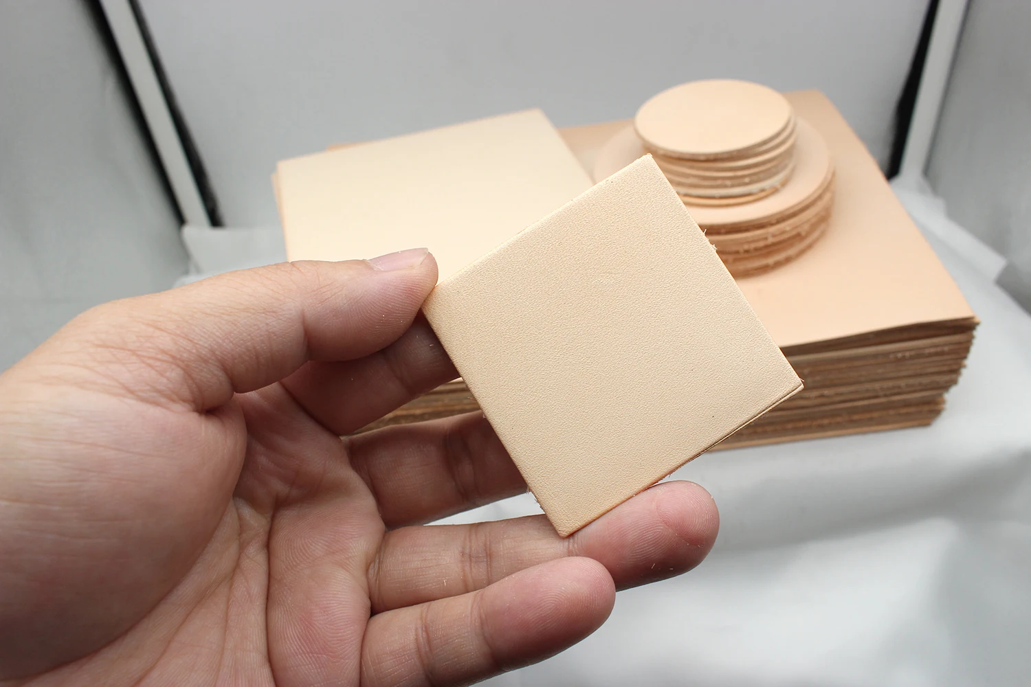 Description Picture 4 of item1 Piece Small Genuine Leather Round Square Rectangular Slice Vegetable Grain Cow Skin for Handmade Jewelry Decorations Coasters