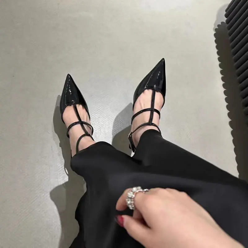 Рисунок 4 - Женские босоножки с острым носком