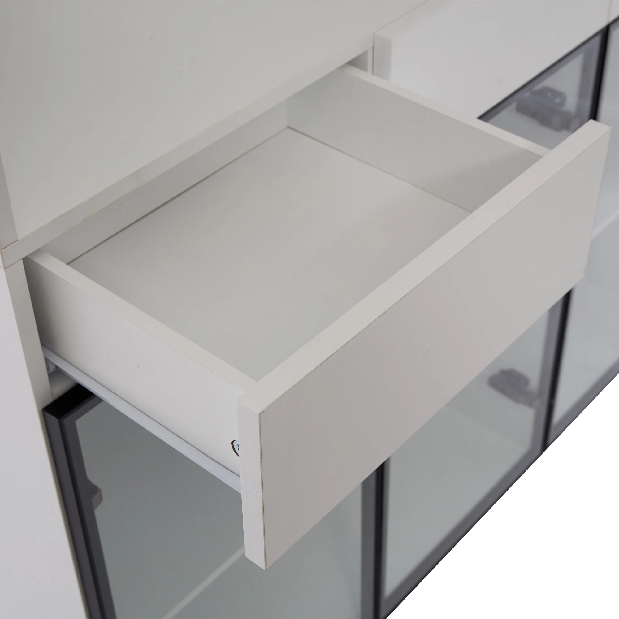 200 cm hoher weißer Vitrinenschrank mit LED, Glastüren (schwarzer Rahmen), Bücherregal mit mehreren Staufächern – Detail 16
